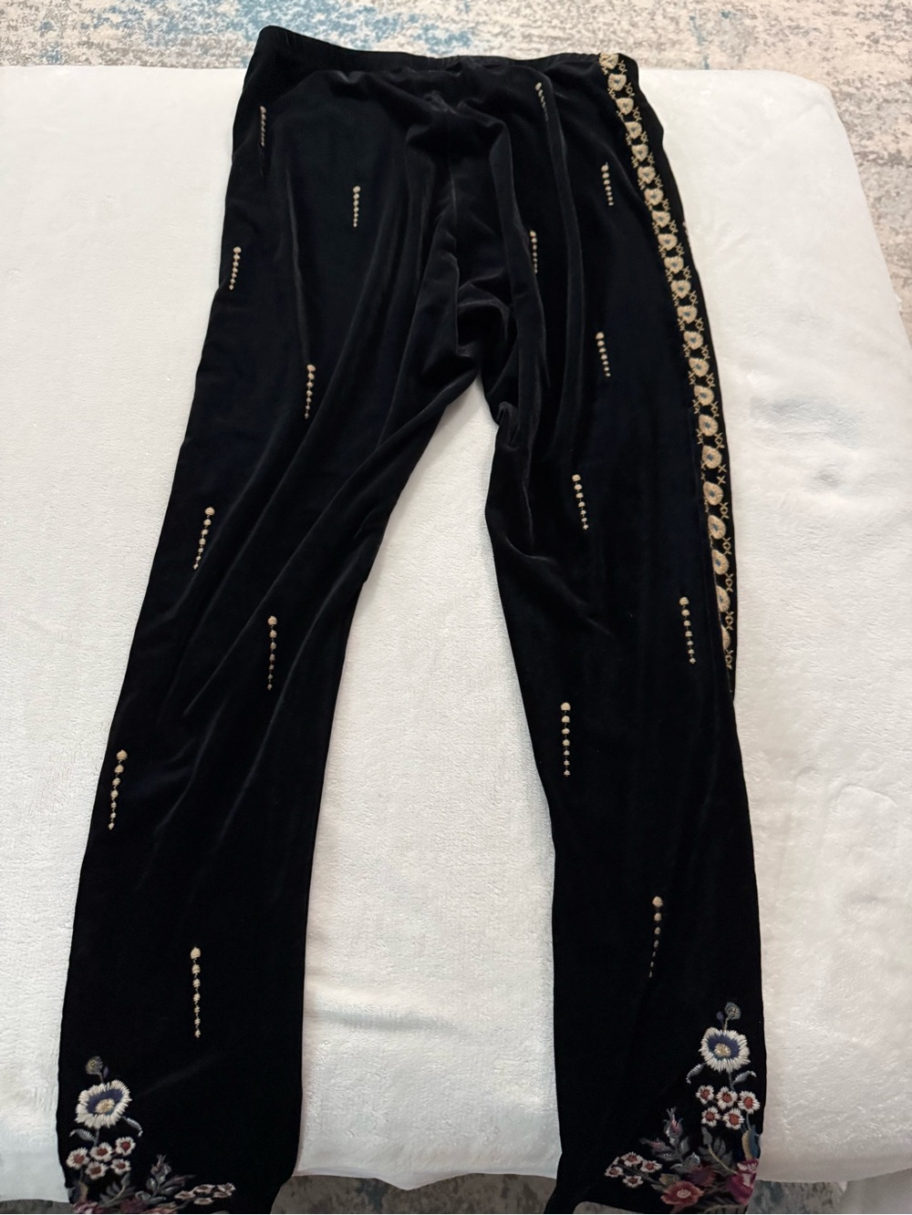 Johnny Was black velvet pull-on leggings floral embroidery on sides & hem M E01 - Picture 6 of 6